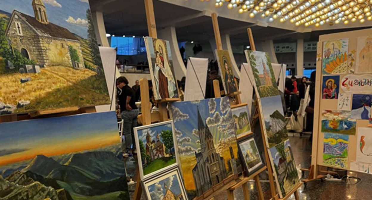 Работы представленные на образовательно-культурном мероприятии "Мы есть". Ереван, январь 2026 г. Фото: https://www.golosarmenii.am/