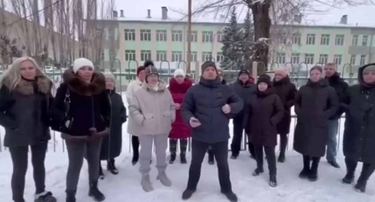 Кадр видеообращения родителей детей в Волжском. Фото: Типичный Волжский / Telegram-канал