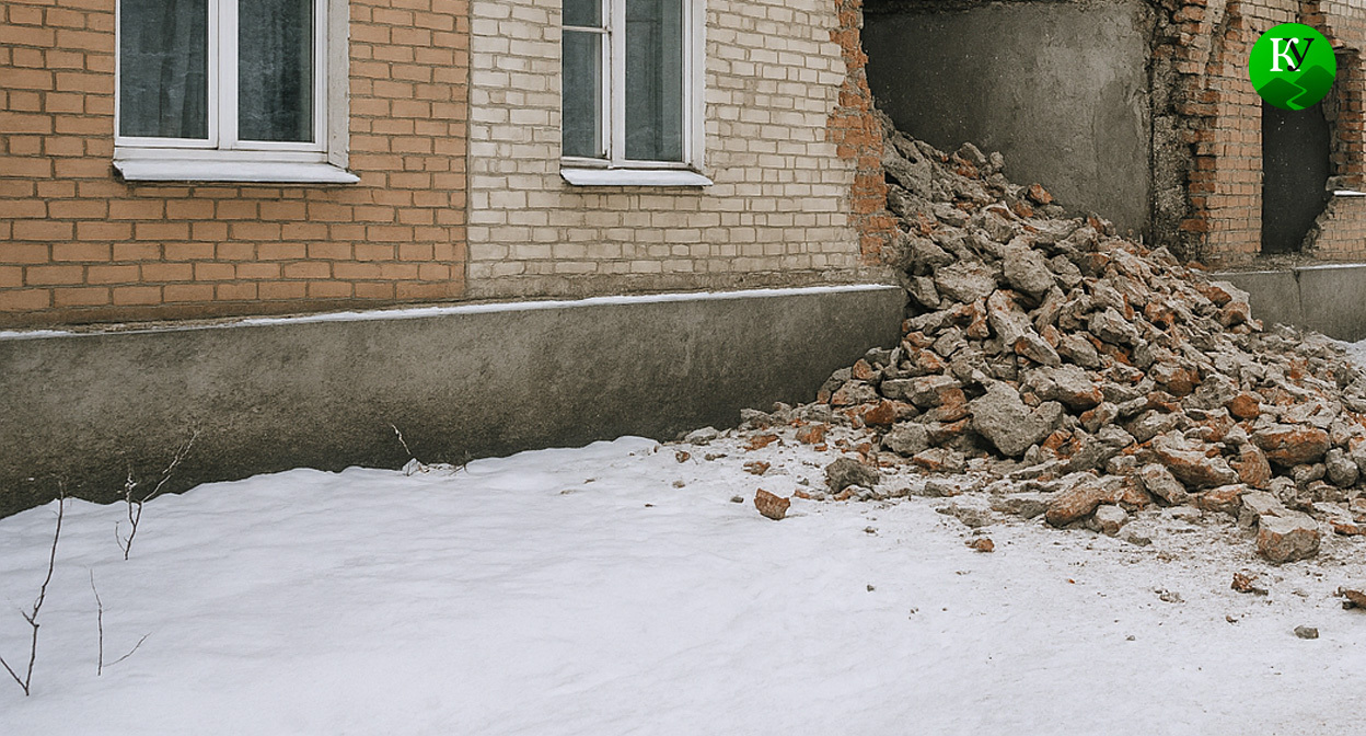 Обрушение кладки. Иллюстрация создана «Кавказским узлом» с помощью ИИ в программе Copilot