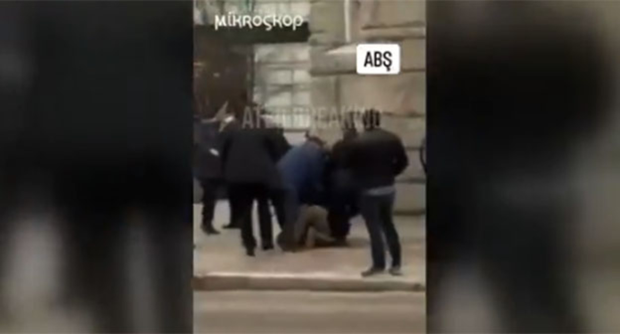 Применение силы в отношении участников акции протеста в Вашингтоне. 19 февраля 2026 г. Скриншот видео https://x.com/AteoBreaking/status/2024583855173157357