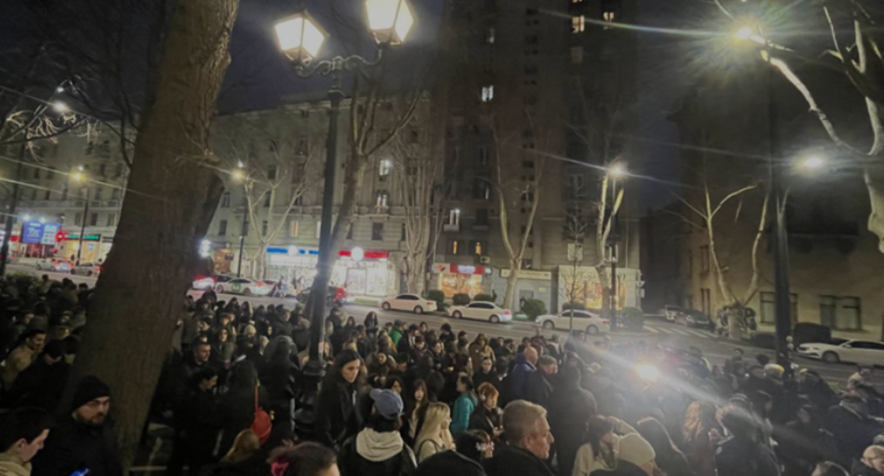 Студенты на акции протеста в Тбилиси. Скриншот фото ТВ "Пирвели" от 22.06.26, https://tvpirveli.ge/ka/siaxleebi/sazogadoeba/121892-aqtsia-iliauntan-ra-gzavnilebit-gamovida-khalkhi-quchashi.