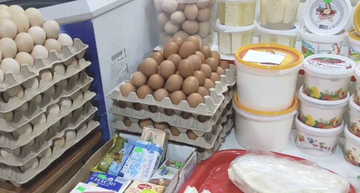 Продукты на Центральном рынке в Нальчике. Кадр видео 
Путешественники из Поволжья / YouTube
