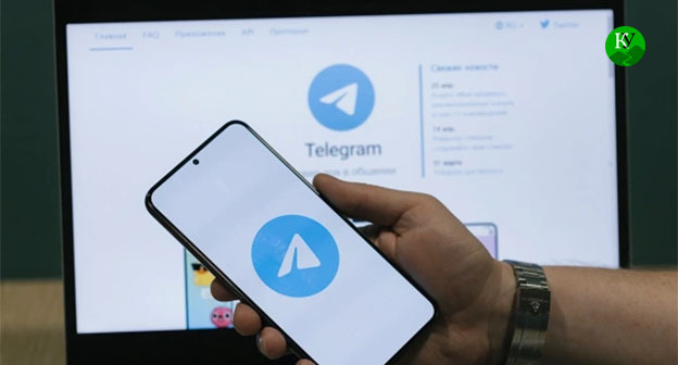 Логотип Telegram в мобильном телефоне. Иллюстрация создана "Кавказским узлом" при помощи программы Copilot