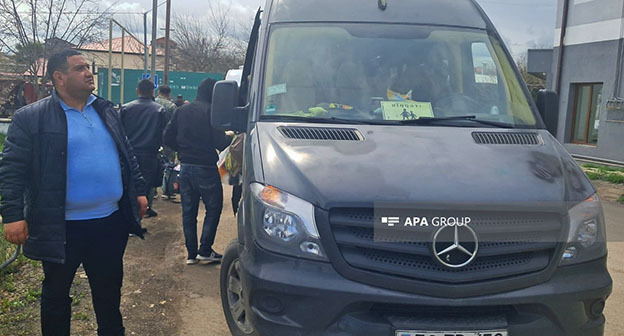 Люди, вернувшиеся в Карабах. Фото: APA https://ru.apa.az/social/v-gorod-xodzavend-pribyla-ocerednaya-gruppa-pereselencev-foto-obnovleno-643512