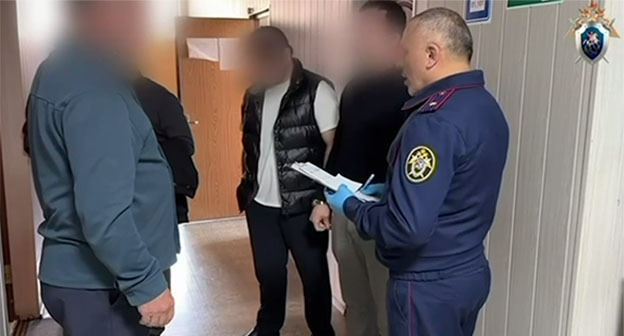 Обыски прошли в администрации Курахского района. Cкриншот видео https://t.me/dagestan_sledcom05/3909 Обыски прошли в администрации Курахского района. Cкриншот видео https://t.me/dagestan_sledcom05/3909