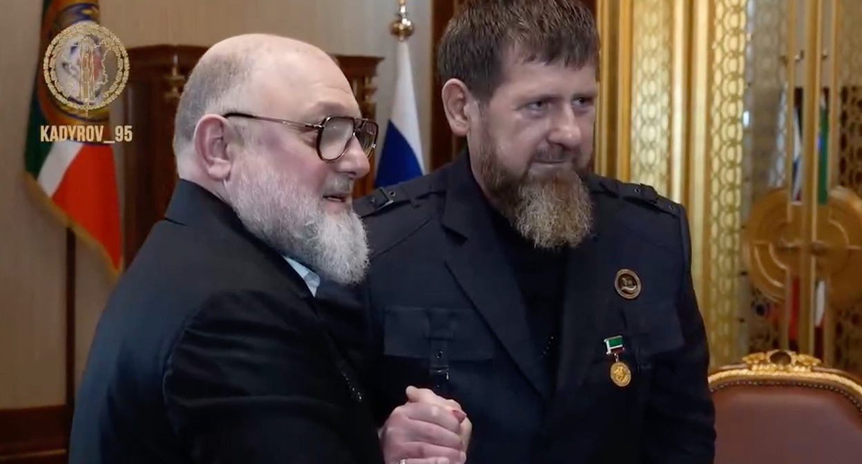 Умаров и Кадыров. Кадр из видео: https://t.me/RKadyrov_95/6481 Умаров и Кадыров. Кадр из видео: https://t.me/RKadyrov_95/6481