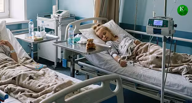 Дети в больничной палате. Иллюстрация создана "Кавказским узлом" при помощи ИИ в программе Copilot