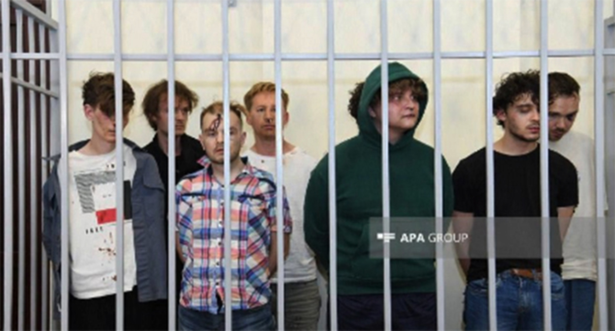 Арестованные россияне, которым предъявлено обвинение. Фото: APA https://ru.apa.az/ Арестованные россияне, которым предъявлено обвинение. Фото: APA https://ru.apa.az/