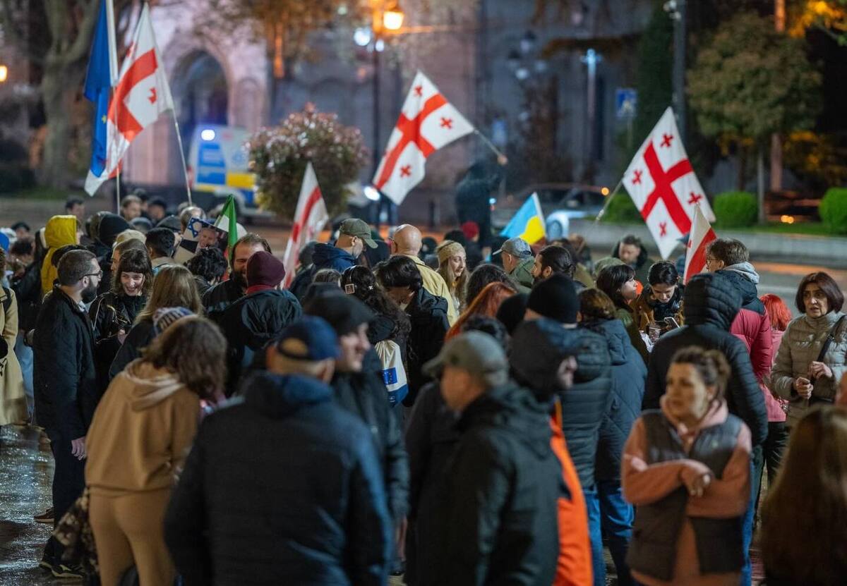Протестующие на Руставели 21 апреля 2026 года. Фото: Nino Kikvadze / Publika