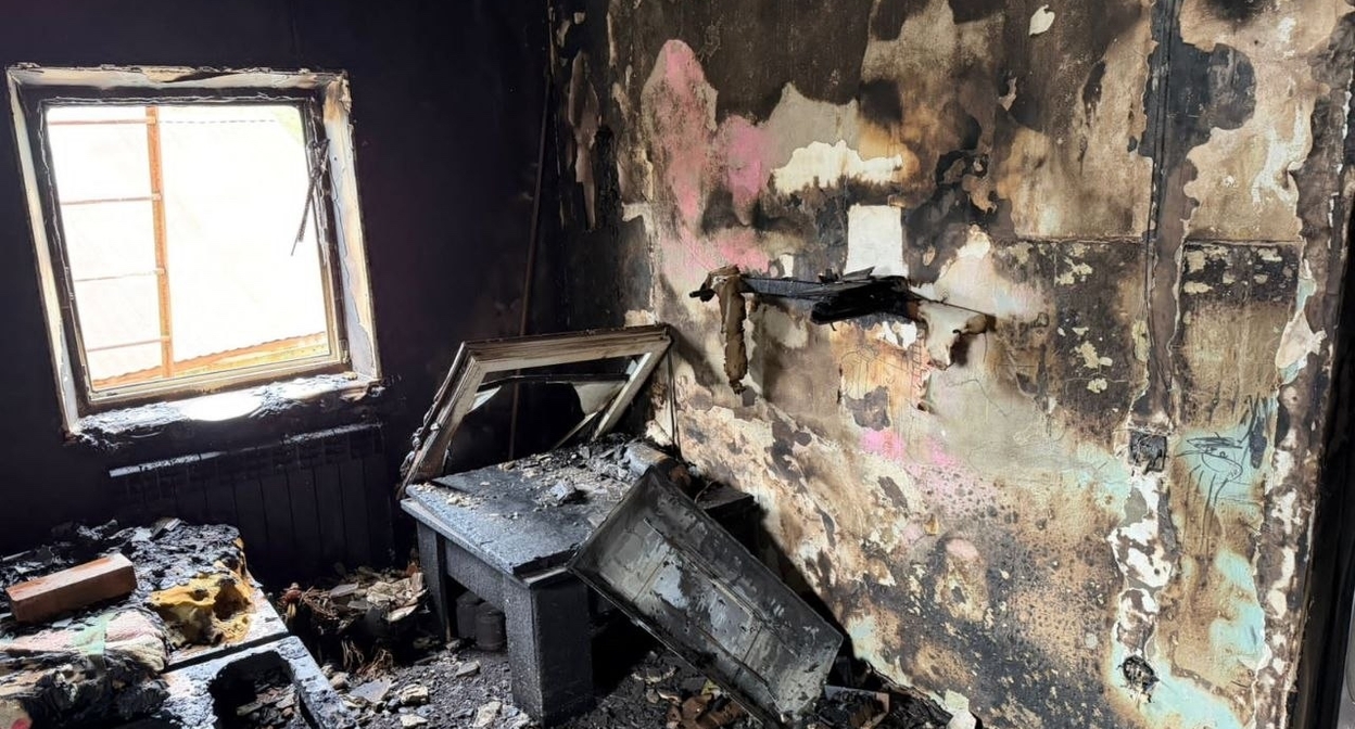 Сгоревший дом на улице Пушкина в Туапсе. Фото: "Мой Туапсе" / "ВКонтакте"