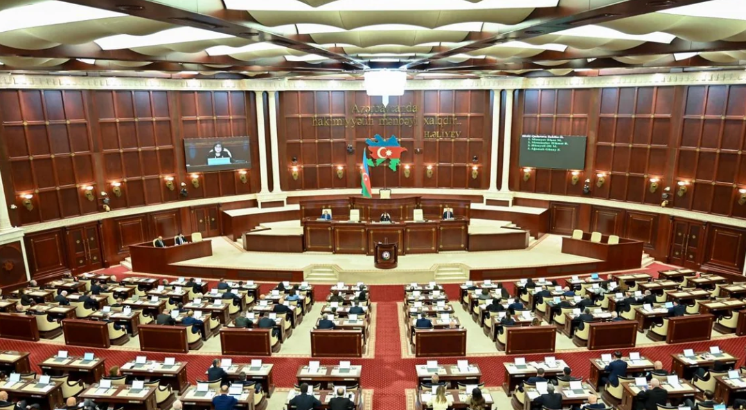 Парламент Азербайджана. Скриншот фото Report? https://report.az/ru/vneshnyaya-politika/azerbajdzhan-priostanavlivaet-sotrudnichestvo-s-evroparlamentom