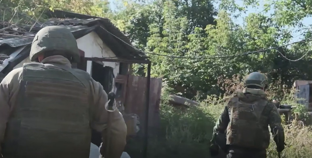 Российские бойцы. Кадр видео Минобороны России https://t.me/mod_russia/57396 Российские бойцы. Кадр видео Минобороны России https://t.me/mod_russia/57396