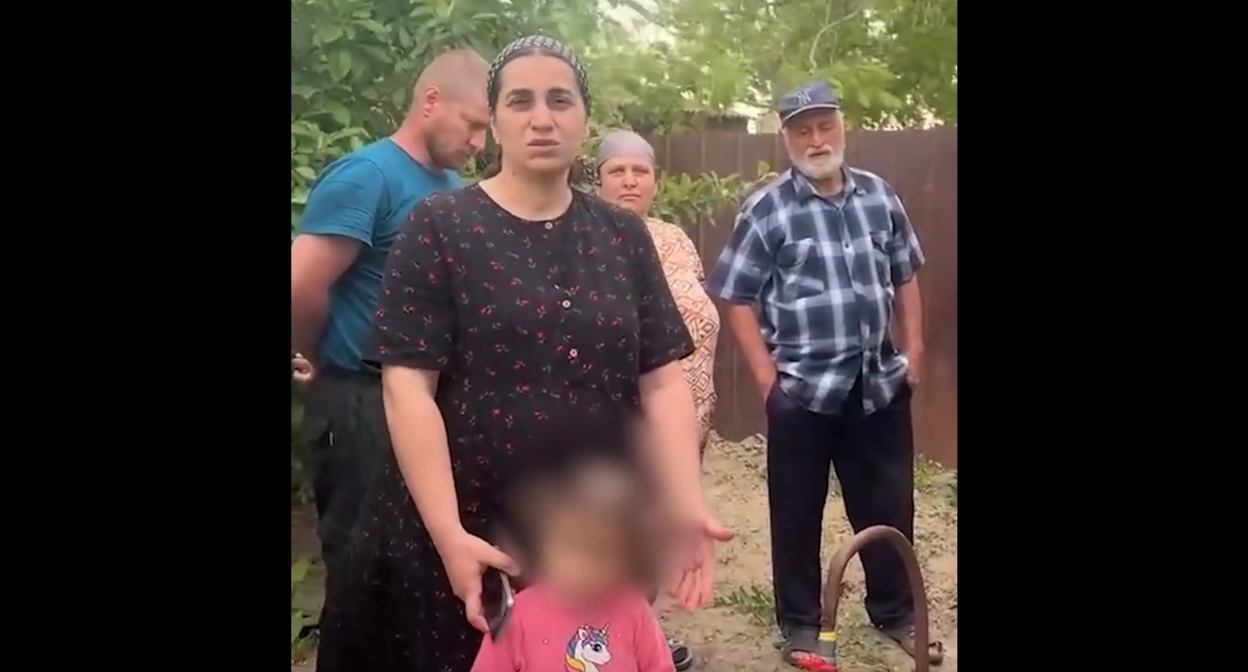Стоп-кадр видеообращения жителей села Горная Пролейка к председателю СКР https://vkvideo.ru/video-233551398_456449026