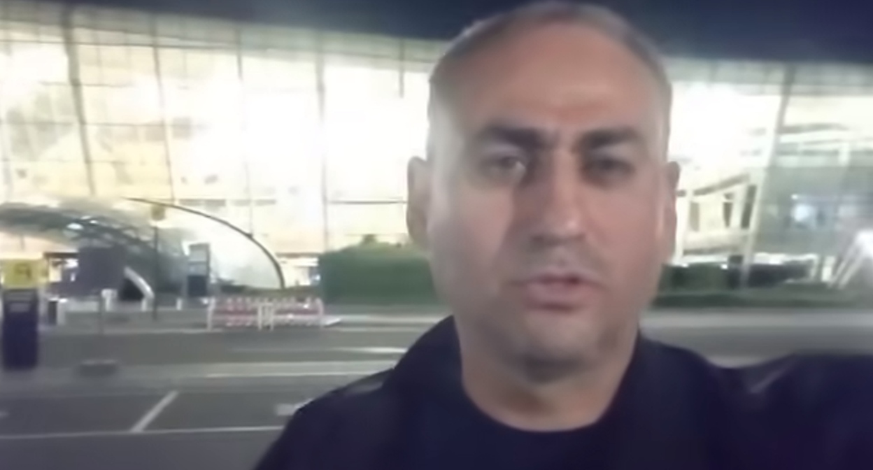 Кадр видеообращения Афгана Садыгова из аэропорта Баку. 26 мая 2026 года. https://www.facebook.com/reel/986062497628689 (деятельность компании Meta, которая владеет Facebook, запрещена в России) Кадр видеообращения Афгана Садыгова из аэропорта Баку. 26 мая 2026 года. https://www.facebook.com/reel/986062497628689 (деятельность компании Meta, которая владеет Facebook, запрещена в России)