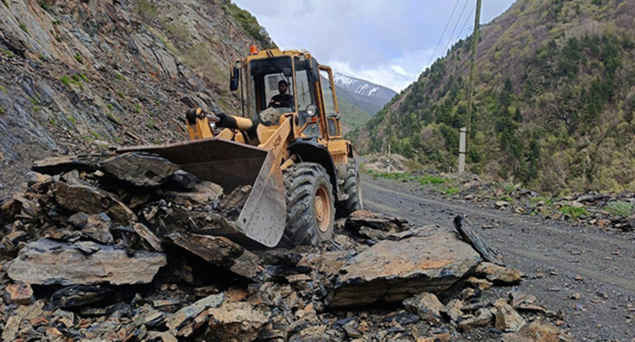 Расчистка дорог в Дагестане. Фото: https://mintransdag.ru/