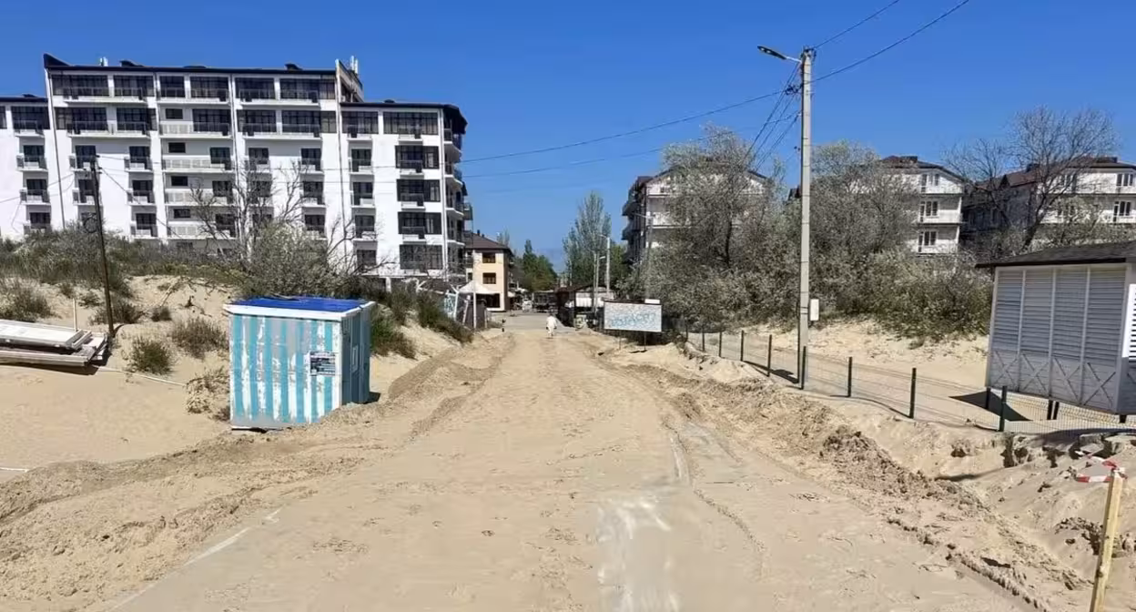 Проезд к пляжу в Анапе. Фото из телеграм-канала главы города Светланы Масловой https://t.me/sbmaslova/5929 Проезд к пляжу в Анапе. Фото из телеграм-канала главы города Светланы Масловой https://t.me/sbmaslova/5929