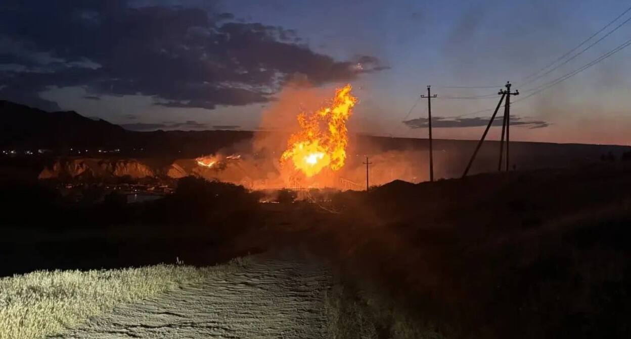 Пожар на газопроводе близ Кизилюрта. Фото: прокуратура Дагестана / Telegram Пожар на газопроводе близ Кизилюрта. Фото: прокуратура Дагестана / Telegram