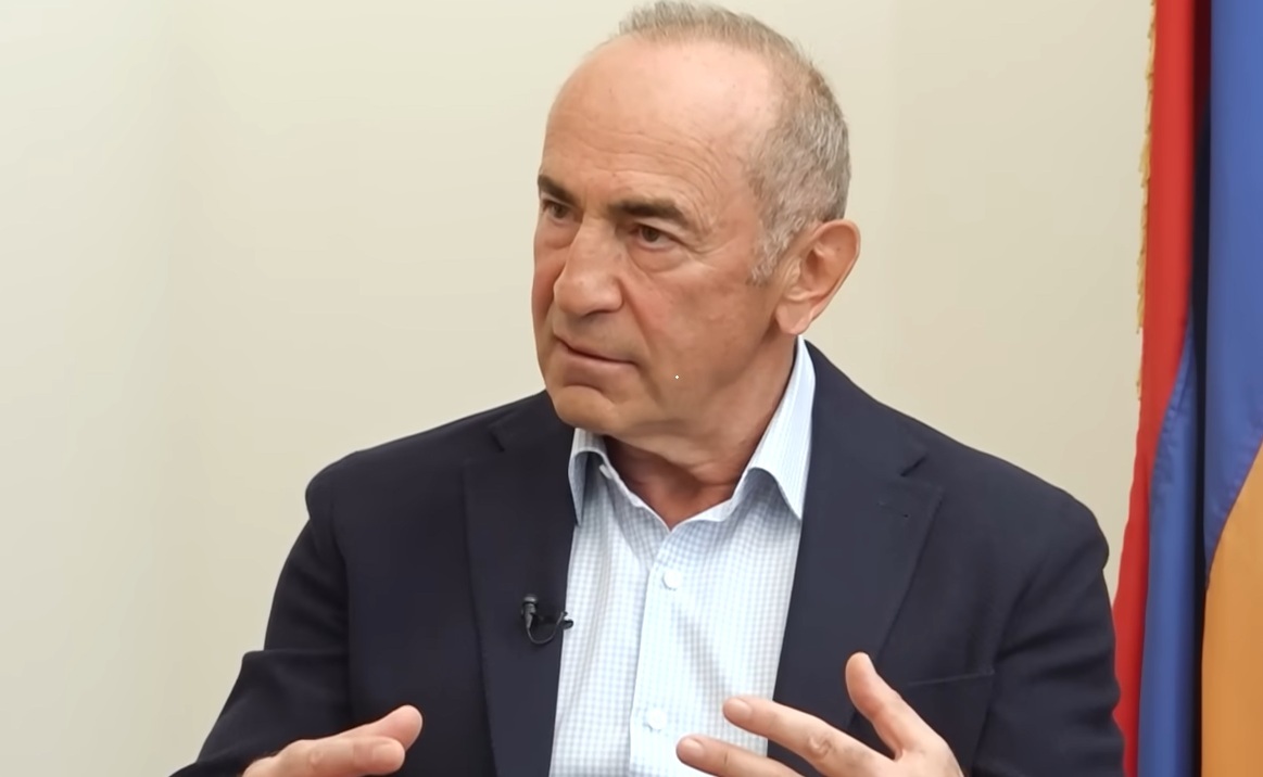 Роберт Кочерян. Скриншот https://robertkocharyan.am/ Роберт Кочерян. Скриншот https://robertkocharyan.am/