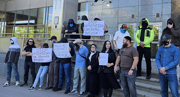 Акция в защиту прав вайнахских беженцев. 22 июня 2026 г. Фото: https://www.facebook.com/photo/?fbid=122119393983275463&set=pcb.122119394163275463 принадлежит компании Meta деятельность которой запрещена в России