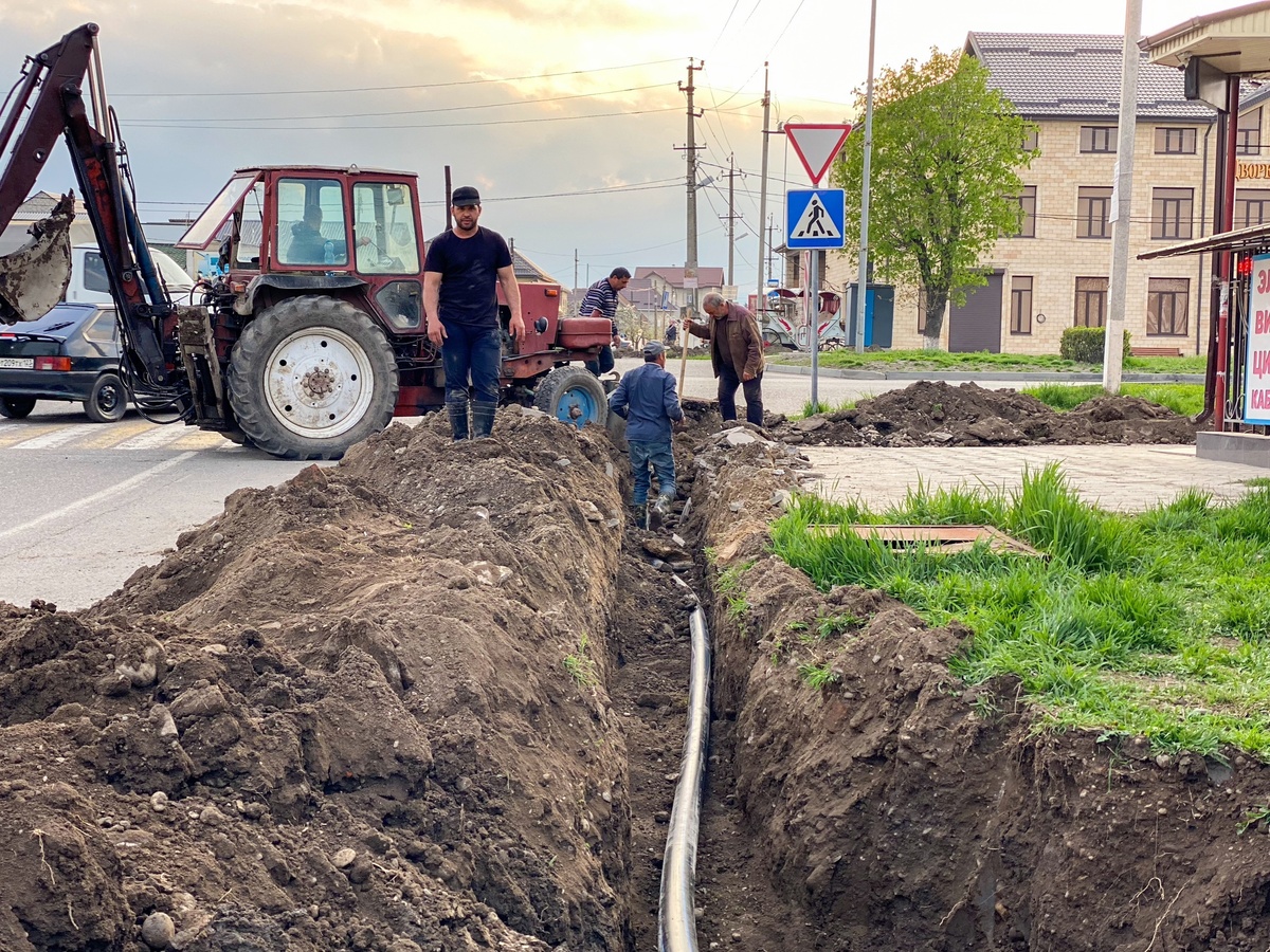 Работы по устранению аварии на водопроводной сети в Чегеме. Фото: https://chegem.kbr.ru/ Работы по устранению аварии на водопроводной сети в Чегеме. Фото: https://chegem.kbr.ru/