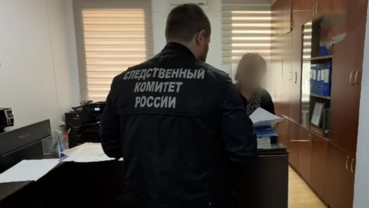 Сотрудник следственного комитета. Скриншот видео https://www.1tv.ru/news/2026-04-13/539224