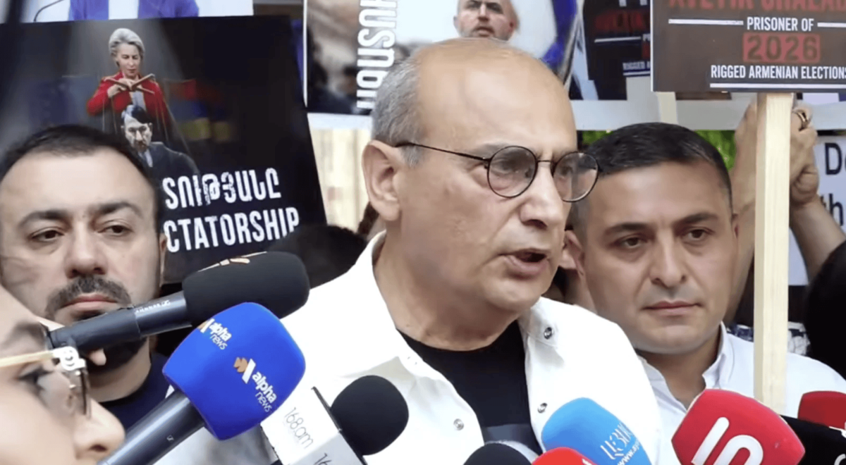 Кадр два оппозиционных движения провели акцию протеста у здания правительства Армении. Фото: News.am. / https://news.am/ru/news/1047326