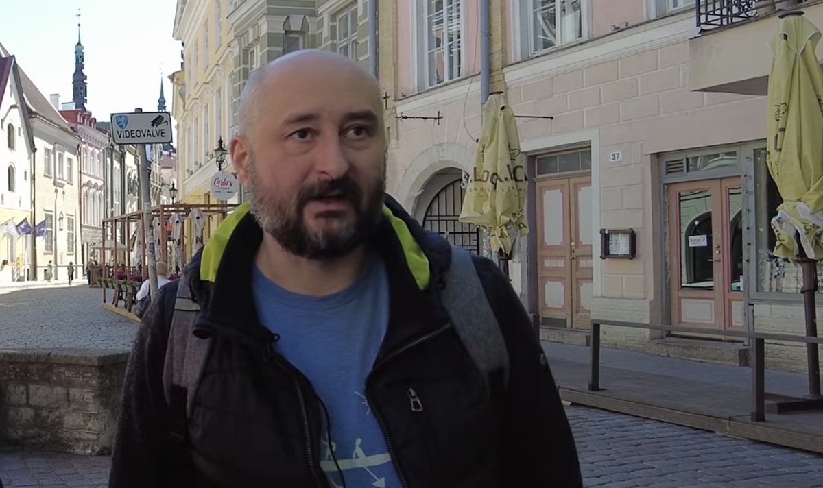 Аркадий Бабченко (внесен Минюстом РФ в реестр иноагентов). Кадр видео Балтия Без Цензуры / YouTube