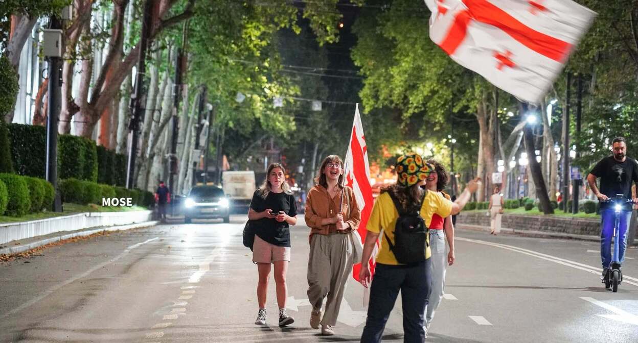 Протестующие на проспекте Руставели, 23 июля 2026 года. Фото: Mo Se / Facebook*