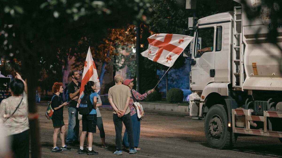 Протестующие на проспекте Руставели. Фото: Levan Zazadze / inradio.tv ინრადიო
