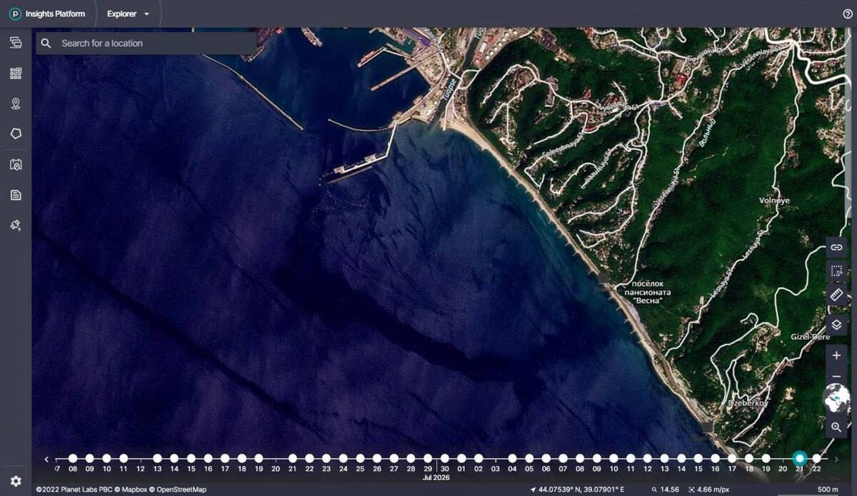 Спутниковый снимок с тёмным шлейфом в акватории Чёрного моря. Скриншот публикации в телеграм-канале эколога Евгения Витишко – https://t.me/evitishko/1960 Спутниковый снимок с тёмным шлейфом в акватории Чёрного моря. Скриншот публикации в телеграм-канале эколога Евгения Витишко – https://t.me/evitishko/1960