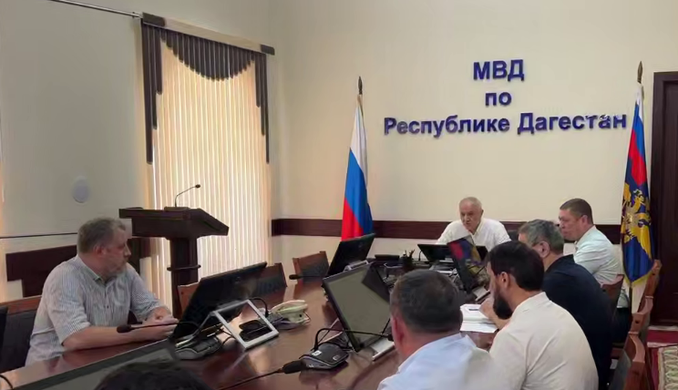 Встреча владельцев АЗС с главой МВД Дагестана. Стп-кадр виде из Telegram-канала "Криминальная хроника" от 08.08.26, https://t.me/criminal_chronicle/9006 Встреча владельцев АЗС с главой МВД Дагестана. Стп-кадр виде из Telegram-канала "Криминальная хроника" от 08.08.26, https://t.me/criminal_chronicle/9006