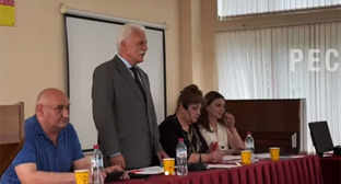 Зураб Кокоев (в центре). Скриншот видео https://www.instagram.com/p/DbYANJvDP02/?img_index=1 принадлежит компании Meta деятельность которой запрещена в России