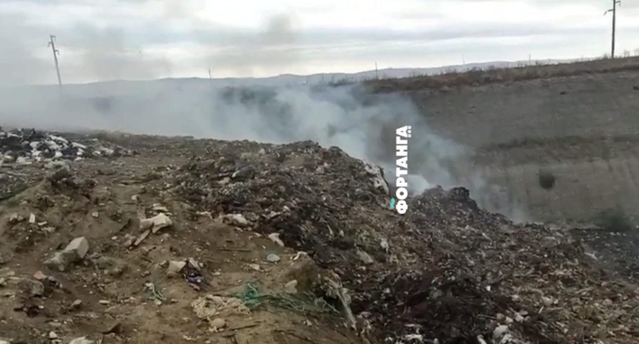 Горит мусорный полигон в станице Нестровской в Сунженском районе. 29 августа 2026 г. Скриншот видео https://www.instagram.com/p/Dcn7l62gjD3/ принадлежит компании Meta деятельность которой запрещена в России