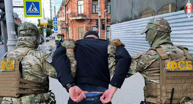 Задержание жителя Краснодарского края. 9 сентября 2026 г. Фото: УФСБ России по Краснодарскому краю Задержание жителя Краснодарского края. 9 сентября 2026 г. Фото: УФСБ России по Краснодарскому краю
