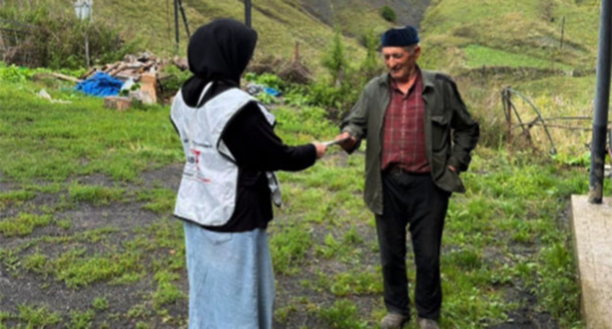 Обходчик по выборам в Чечне. Фото: https://www.instagram.com/p/DcyrxWUiPIq/?img_index=7 принадлежит компании Meta деятельность которой запрещена в Росси Обходчик по выборам в Чечне. Фото: https://www.instagram.com/p/DcyrxWUiPIq/?img_index=7 принадлежит компании Meta деятельность которой запрещена в Росси