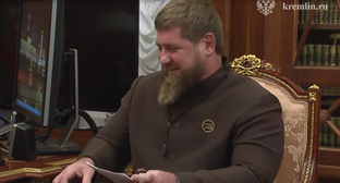 Кадыров на встрече с президентом России. Стоп-кадр видео YouTube-канала AKIpress news, https://www.youtube.com/watch?v=crvY6fuG92U