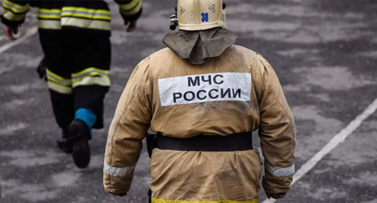Сотрудники МЧС. Фото Елены Синеок, Юга.ру Сотрудники МЧС. Фото Елены Синеок, Юга.ру