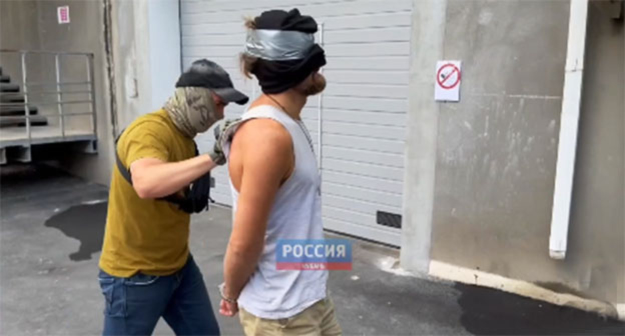 Арест активиста из Туапсе. 1 октября 2026 г. Скриншот видео https://t.me/my_tuapse/39466