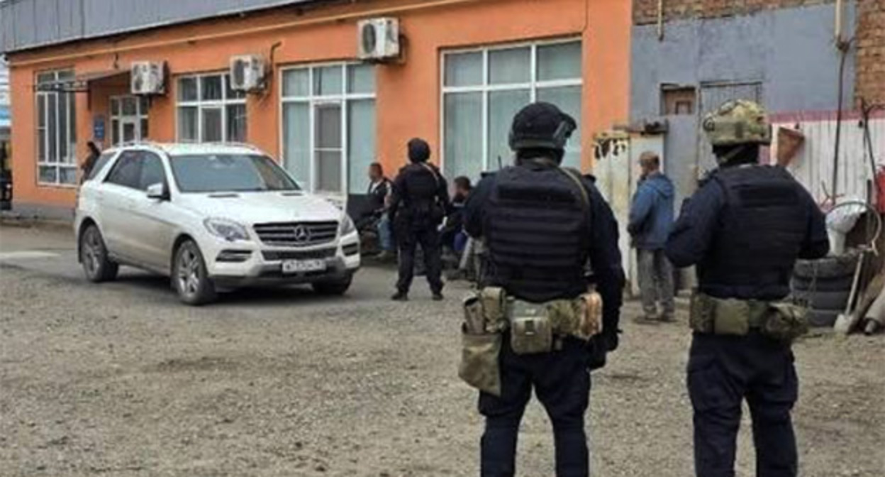 Задержание подозреваемых. 2 октября 2026 г. Скриншот видео https://www.instagram.com/p/Dd_fqxfj_ID/?img_index=1 принадлежит компании Meta деятельность которой запрещена в России Задержание подозреваемых. 2 октября 2026 г. Скриншот видео https://www.instagram.com/p/Dd_fqxfj_ID/?img_index=1 принадлежит компании Meta деятельность которой запрещена в России