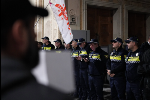 Полиция на шествии в Тбилиси. Скриншот фото Publika 10.10.26,https://www.facebook.com/photo/?fbid=1896319721767569&set=pb.100041686795244.-2207520000(деятельность компании Meta, владеющей соцсетью, запрещена в России) Полиция на шествии в Тбилиси. Скриншот фото Publika 10.10.26,https://www.facebook.com/photo/?fbid=1896319721767569&set=pb.100041686795244.-2207520000(деятельность компании Meta, владеющей соцсетью, запрещена в России)