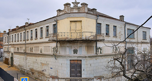Здание Дагестанской филармонии. Фото: Vyacheslav Bukharov https://ru.wikipedia.org/ Здание Дагестанской филармонии. Фото: Vyacheslav Bukharov https://ru.wikipedia.org/