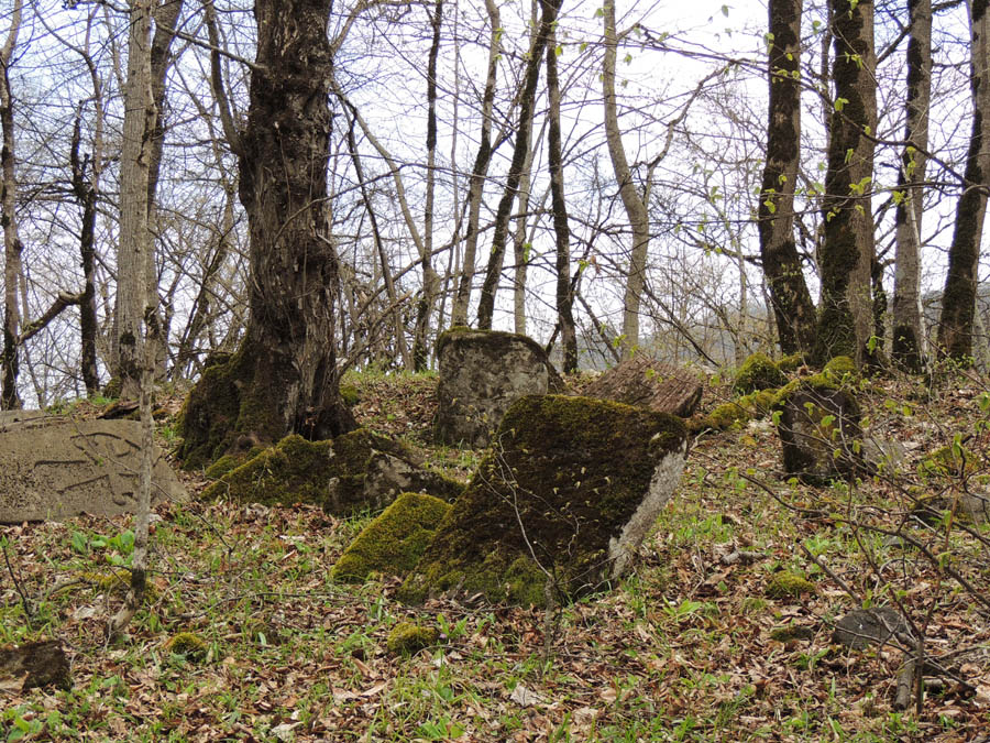 Хачкары монастыря "Охты ехцы". Хачкары монастыря "Охты ехцы".