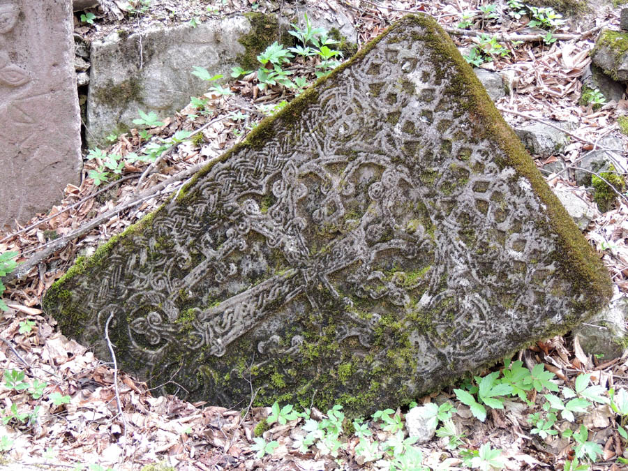 Хачкары монастыря "Охты ехцы". Хачкары монастыря "Охты ехцы".