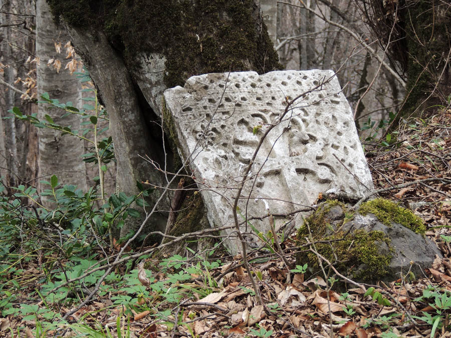 Хачкары монастыря "Охты ехцы". Хачкары монастыря "Охты ехцы".