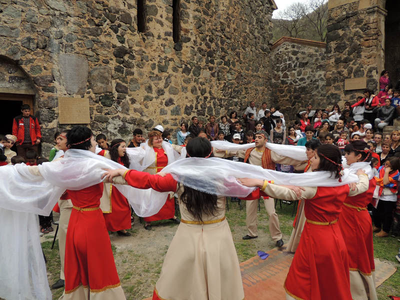 Сцена из спектакля &laquo;Сасунци Давид&raquo;.