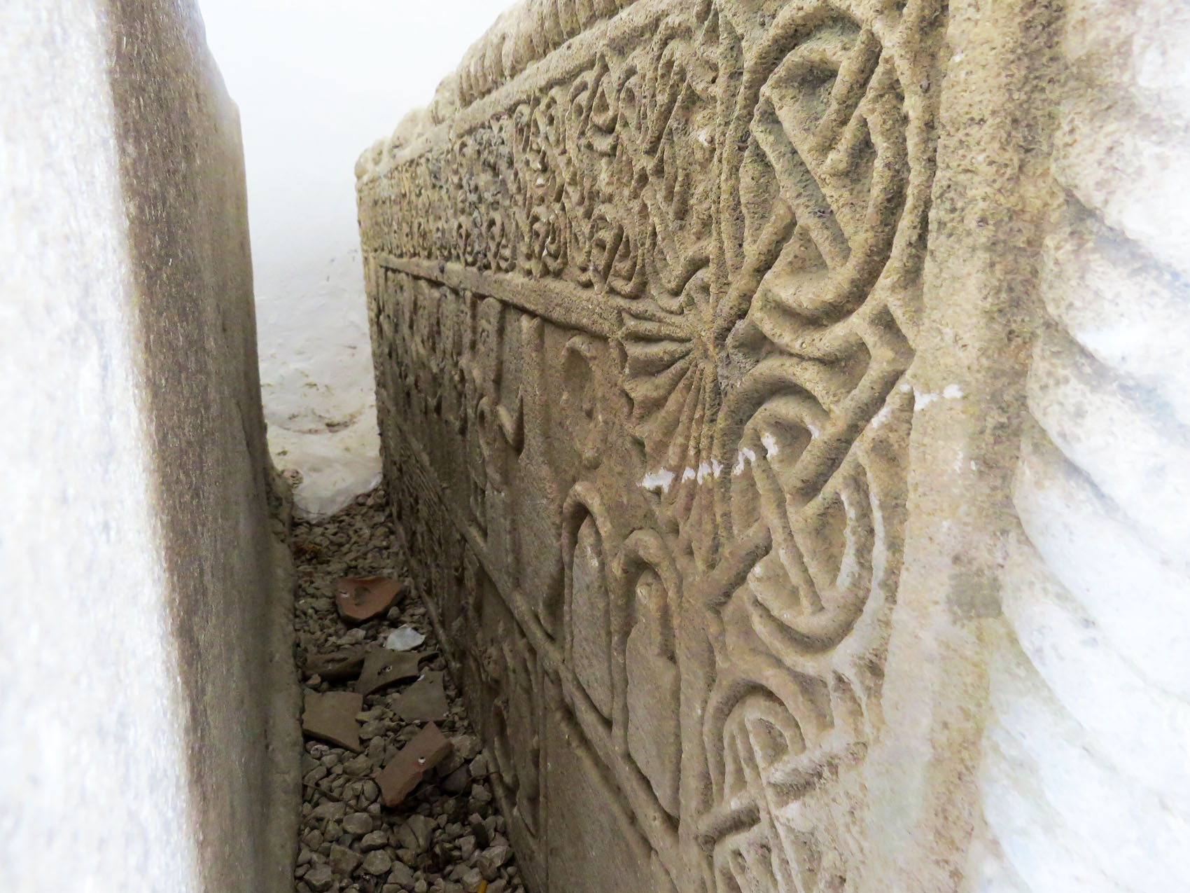 Церковь &laquo;Пустынь Кусаноц&raquo;. Усыпальница Мелик-Шахназарянов. Фрагмент.