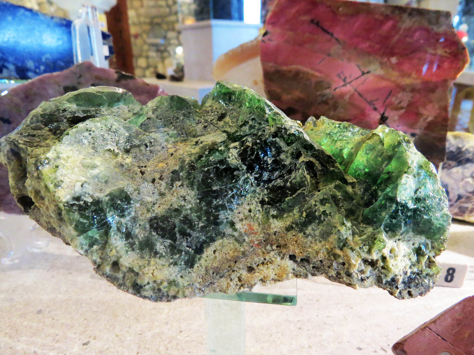 Камень Фульгурит. Были найдены на вершинах Малого и большого Арарата и Арагаца.