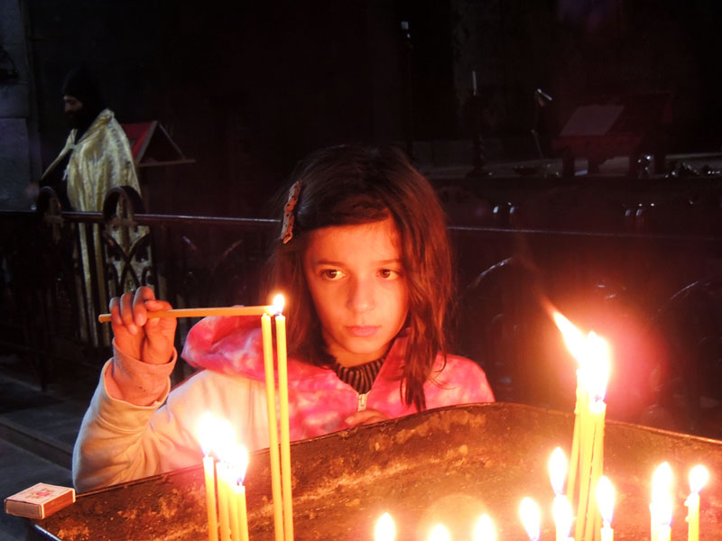 Видимо, у мелкой большая просьба к Богу... Видимо, у мелкой большая просьба к Богу...