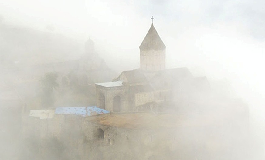 Татев. На фотошопе обрезал края сверху и снизу. Татев. На фотошопе обрезал края сверху и снизу.