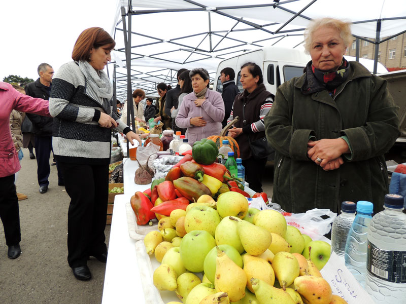 Бабушка принесла со своего огорода  с.Цицернаванк Кашатахского района.